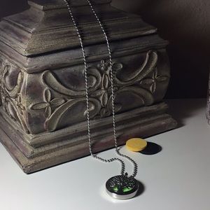 New aromatherapy Oils necklace with pads